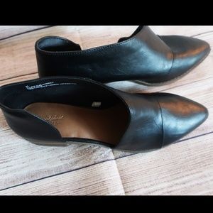 Universal Thread Open Side Black Bootie